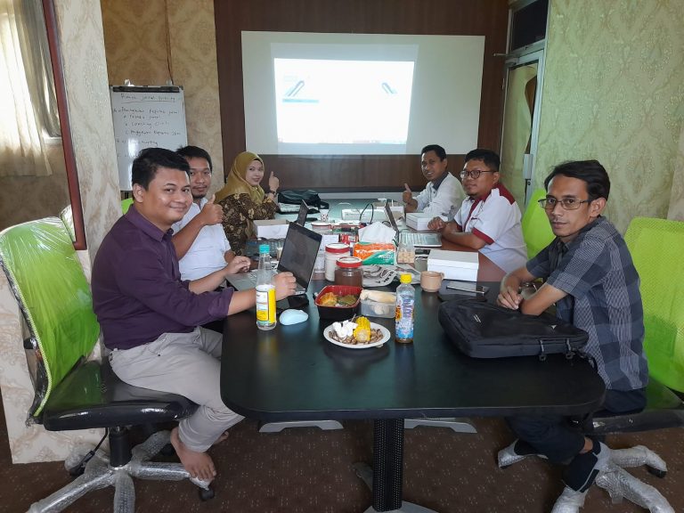 Coaching Clinic Jurnal Fakultas Syariah di Rumah Jurnal LP2M UIN SMH Banten