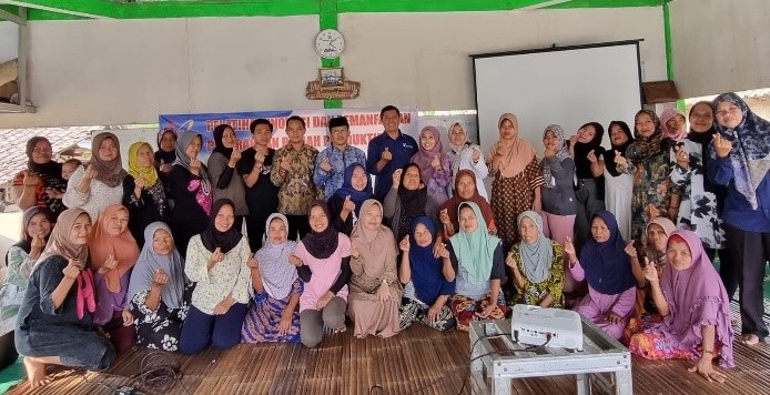 Pengabdian Lingkar Kampus: Pelatihan Inovasi dan Pemanfaatan Pekarangan Rumah Produktif