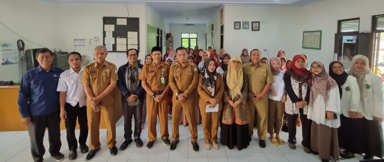 Pengabdian Lingkar Kampus: Pelatihan Inovasi dan Pemanfaatan Pekarangan Rumah Produktif